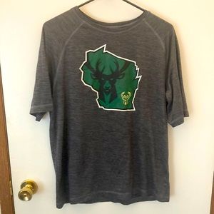 Large Milwaukee Bucks Tshirt
